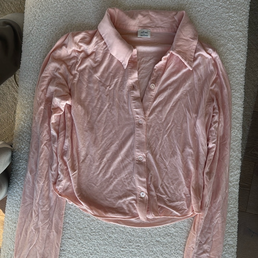 Aritzia size smalll peach button up